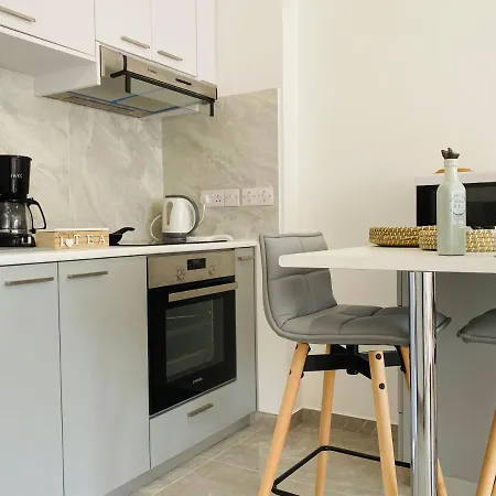 Pink Flamingo 1-br In Apartment Larnaca