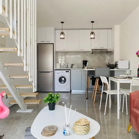 Pink Flamingo 1-br In Apartment Larnaca